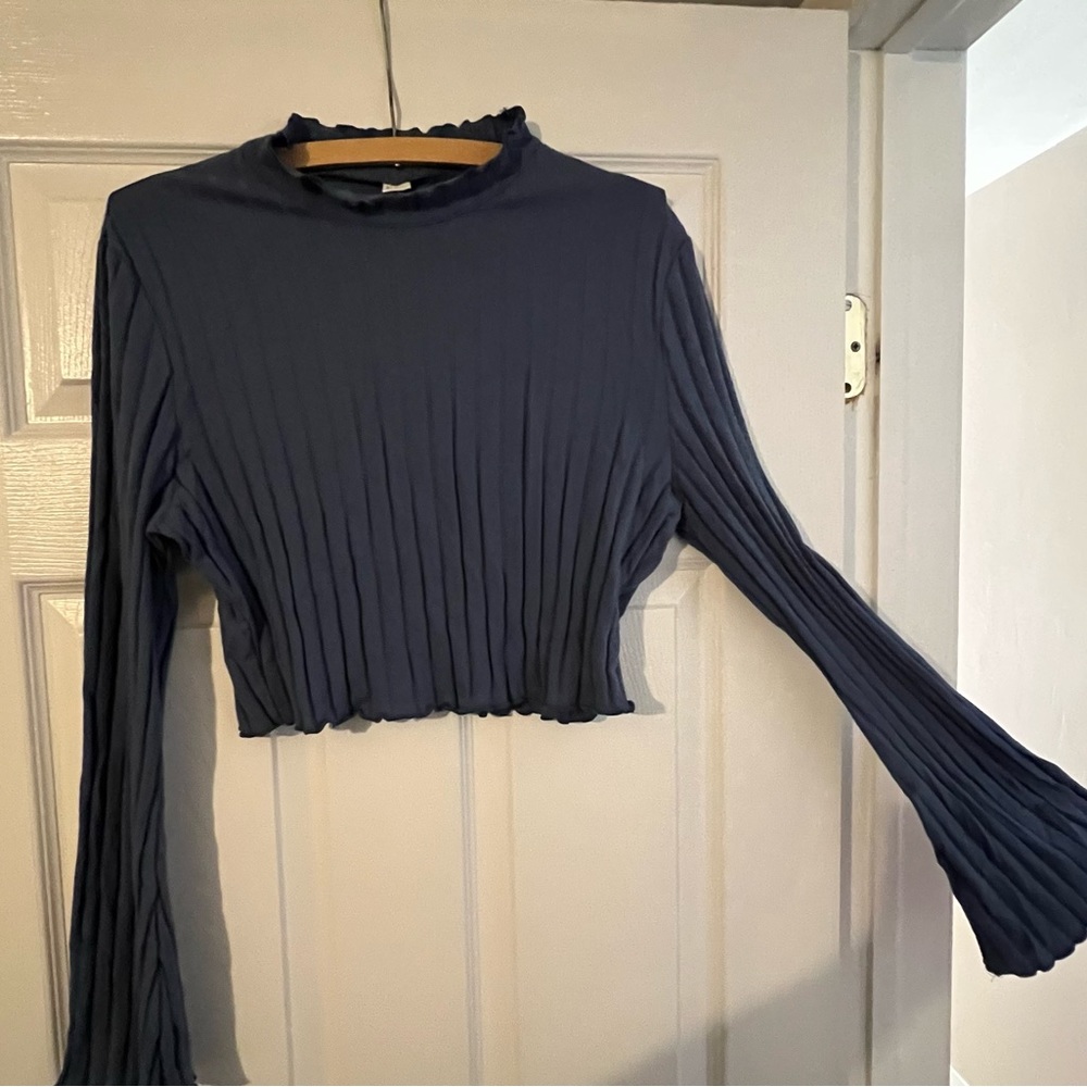 Blue bell sleeve crop top size XL.